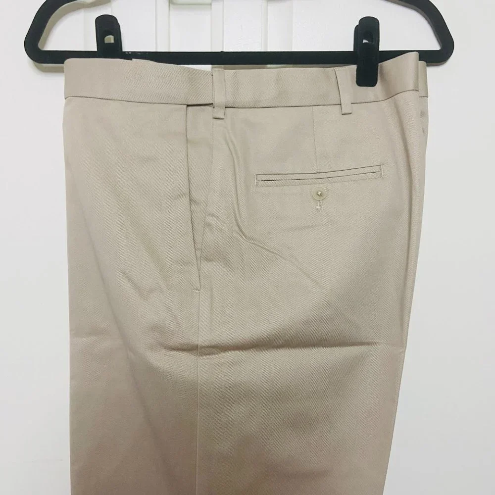 Haggar Mens Work To Weekend Straight Fit No Iron Comfort Waist Khaki 40W…